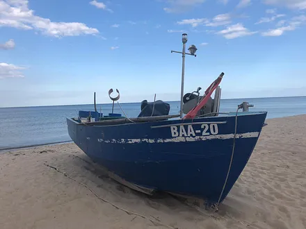 Fischerboot am Strand