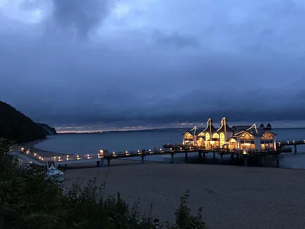 Selliner Seebrücke im Abendlicht