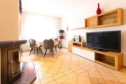 Wohnkombination im Wohnzimmer mit Flachbildschirm