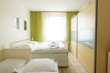 Wandbett ausgezogen 160 cm x 200 cm Schlafplatz für 2 Personen