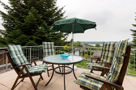 Die Wohnung hat eine Größe von 24 m². Hinzu kommt die Dachterrasse mit 15 m².