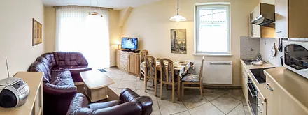 Wochnbereich mit Küche und Balkon Zugang