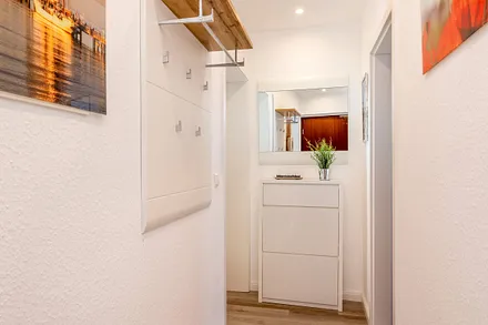 Der Flur mit Garderobe.