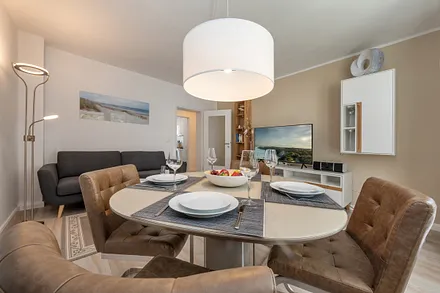 SMART-TV, CD-Radio und kostenfreies WLAN sind vorhanden.