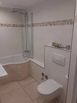 hochwertiges neues Bad