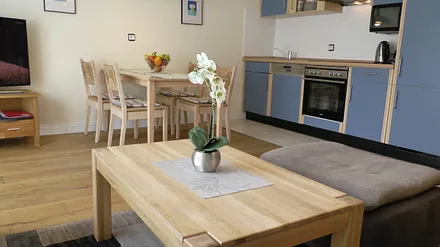 Couchtisch / Esstisch / Küchenzeile