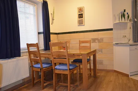 Essecke, verkleidet mit edlem Solnhofer Naturstein