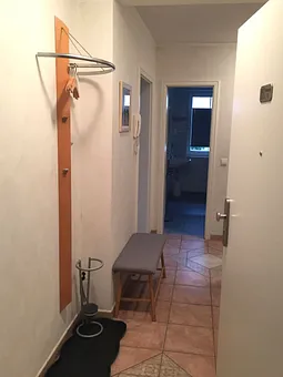 Eingang mit Flur und Garderobe