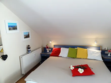 Das große Doppelbett