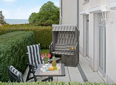 Terrasse mit Strandkorb