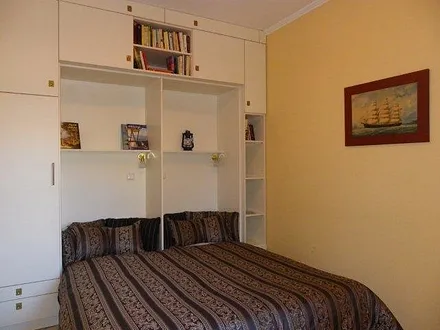 Schlafzimmer mit Fernsehr, Mückenschutz-, Sonnenschutzrollos, Außenrollo, Save 