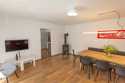 Wohnzimmer mit Kamin