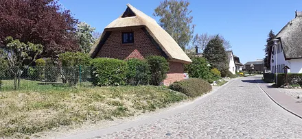 Unser Häuschen bekam 2022 ein neues Schilf (Reed)-dach