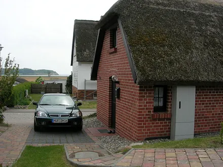 Parkmöglichkeit direkt vor dem Häuschen