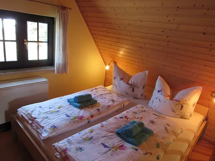 Schlafraum mit Doppelbett