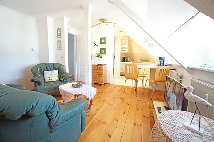 Wohnzimmer und Eingangsbereich