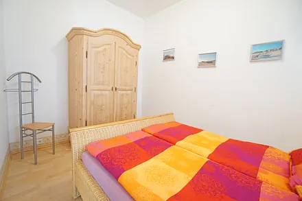 Schlafzimmer mit Doppelbett