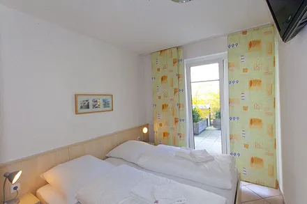 Schlafzimmer mit Kabel - TV