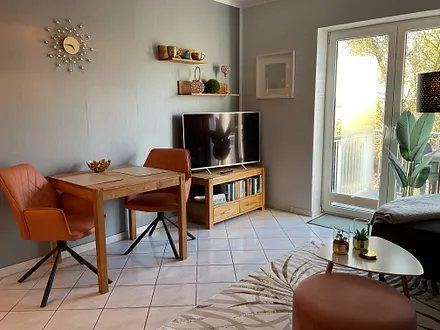 Wohnzimmer u. Esstisch 