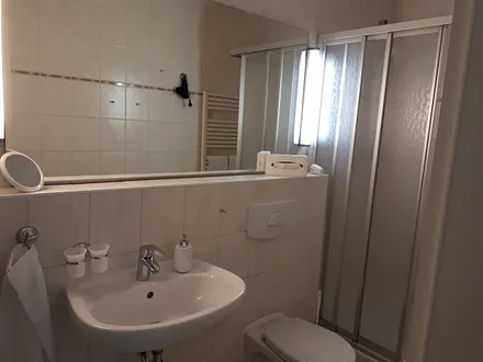 Bad Dusche/WC mit Fön