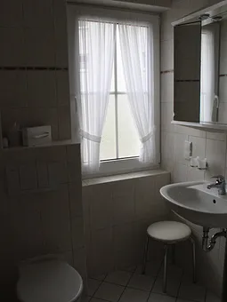 Küchenzeile mit allem was benötigt wird