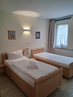 zweites Schlafzimmer mit 2 Einzelbetten