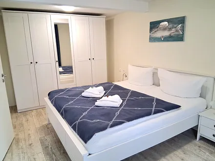 Schlafzimmer mit Doppelbett