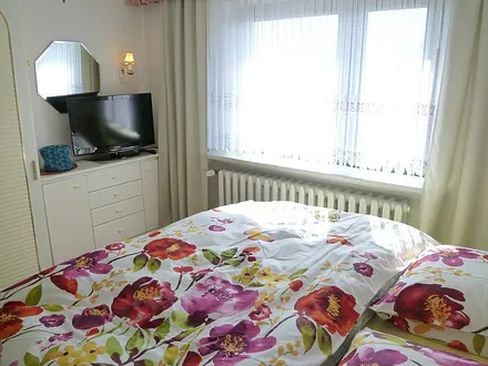 Zusätzlicher Fernseher im Schlafzimmer
