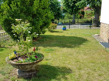 Idyllische Lage im Grünen, Blick auf freies Nachbargrundstück