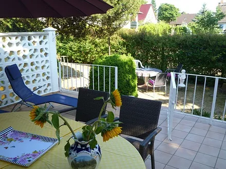 Terrasse mit Möblierung, Liegen - ein Platz zum Entspannen