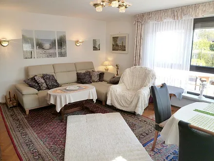 Wohnzimmer mit komfortabler Ledergarnitur