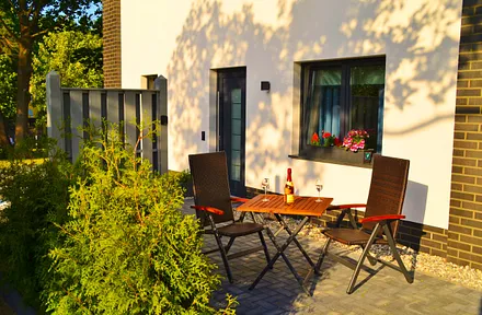 Die Terrasse lädt zum Verweilen ein.