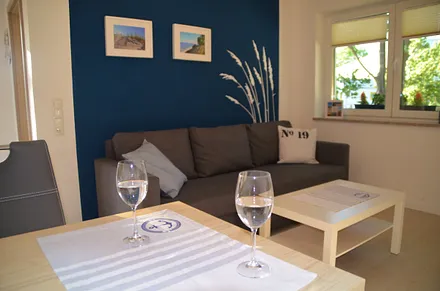 Wohnküche mit Couch (Schlafcouch ausziehbar).