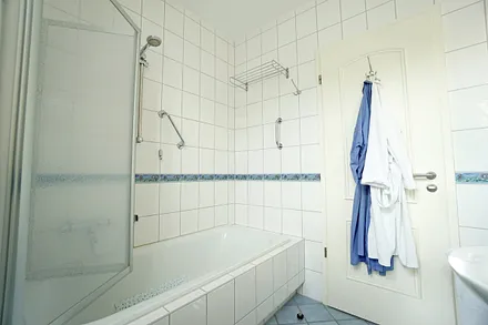Badezimmer mit Badewanne