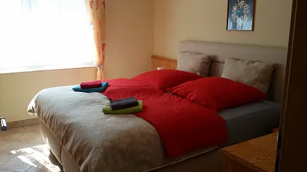 Schlafzimmer inkl. Bettwäsche und Handtücher