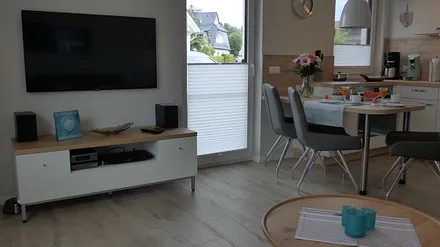 Großer Flachbild-TV - auch im Schlafzimmer