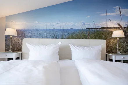 Schlafzimmer mit komfortablen Betten. (180 x 200 cm, Tonnentaschenfederkernmatratzen)