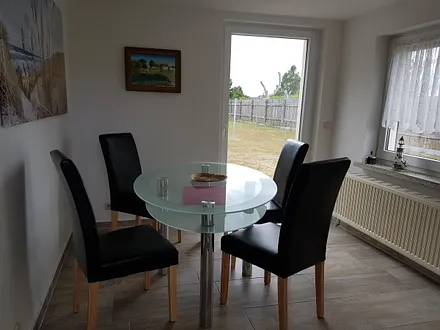 Esszimmer mit Ausgang zur Terrasse 