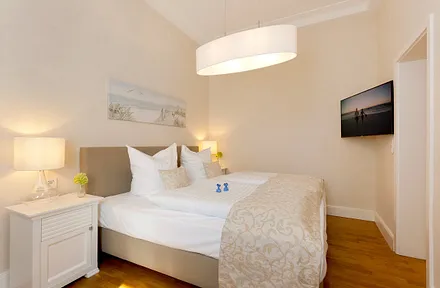 Schlafzimmer mit Doppelbett