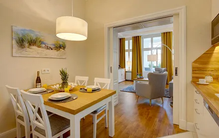 Küche mit Essbereich