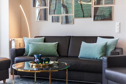 Komfortables Ledersofa mit Schlaffunktion (Taschenfederkernmatratze  mit einer Liegefläche von 160 x 200 cm)