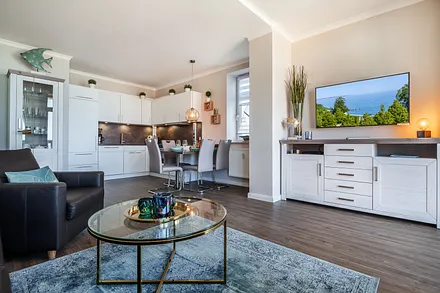 Smart-TV, DVD, MP3, BluRay, LAN und  WLAN, Netflix und gemütlicher Ledersitzgruppe, kleine Spielesammlung, vielfältige Literatur und Kartenmaterial