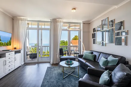 Frühstück auf dem Balkon oder am großen Esstisch? In jedem Fall mit mit grandiosem Meerblick!