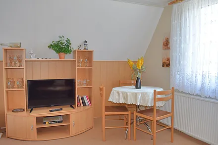 Wohnzimmer mit Sat-TV