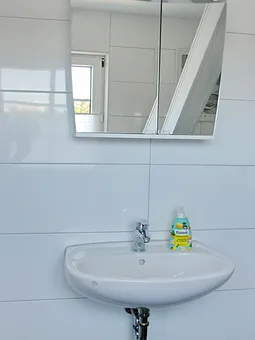 Bad mit Dusche und WC