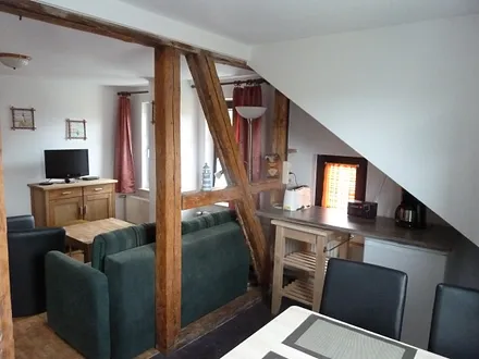 Wohnbereich von Essbereich