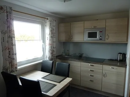 Küchenzeile mit Essbereich