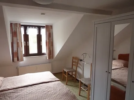 Kleiderschrank im Schlafzimmer