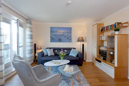 Wohnbereich mit angrenzendem Balkon