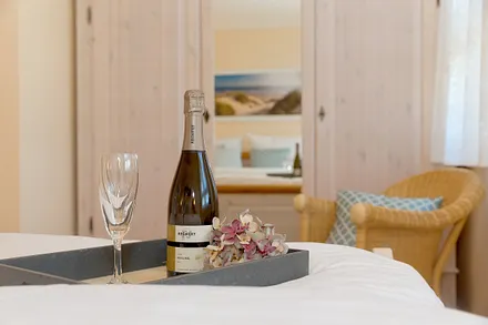 Schlafzimmer mit Doppelbett